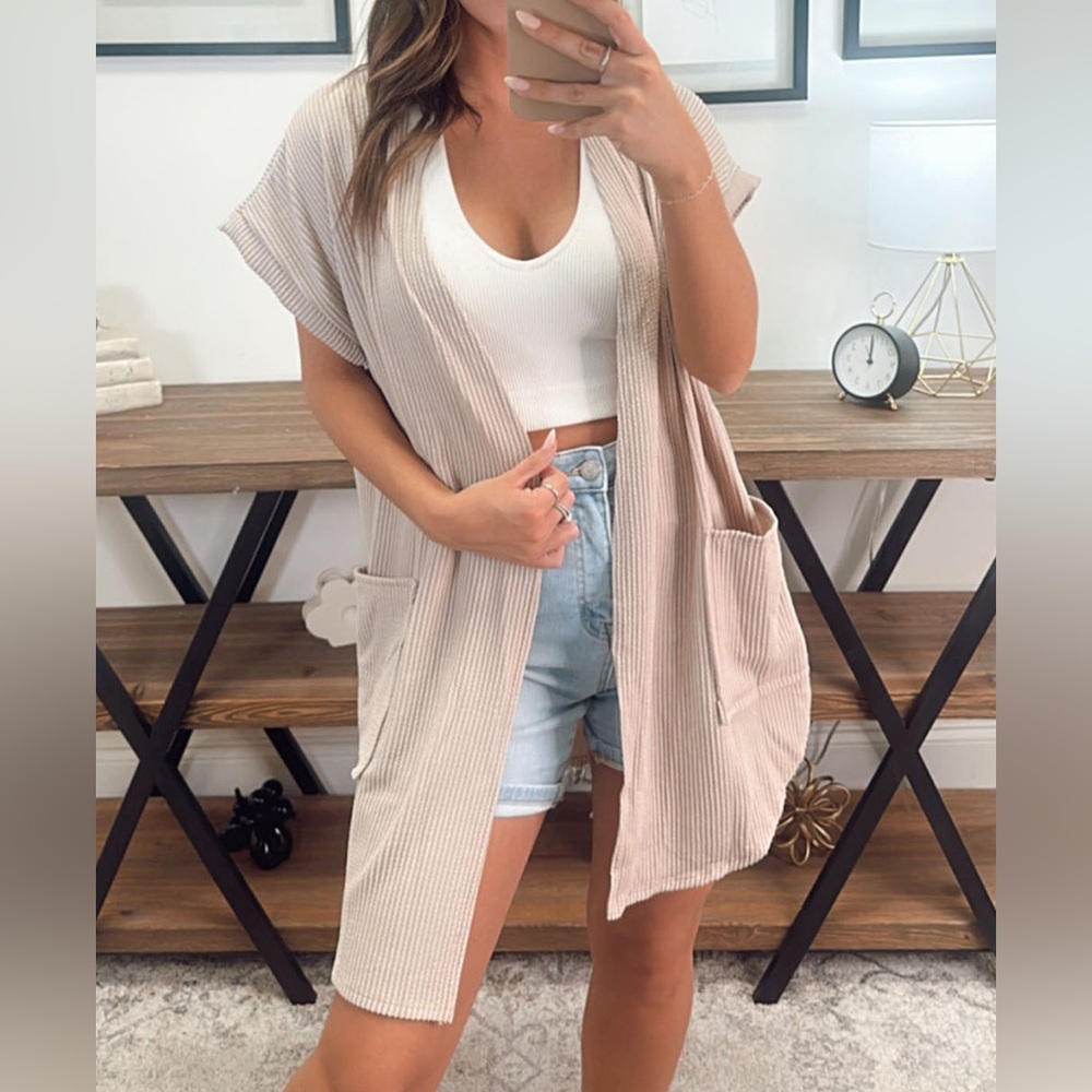 Parchment Ribbed‎ Pocketed Short Sleeve Open Front Top
